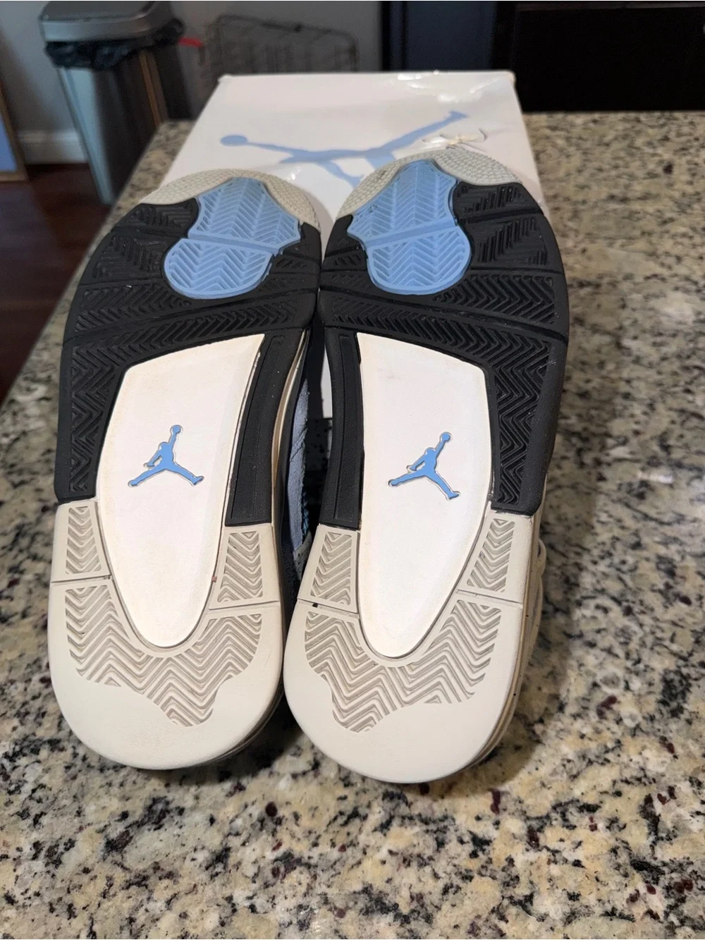 Size 8.5 Jordan 4 Retro University Blue SKU CT8527-400 Used Damaged Box
